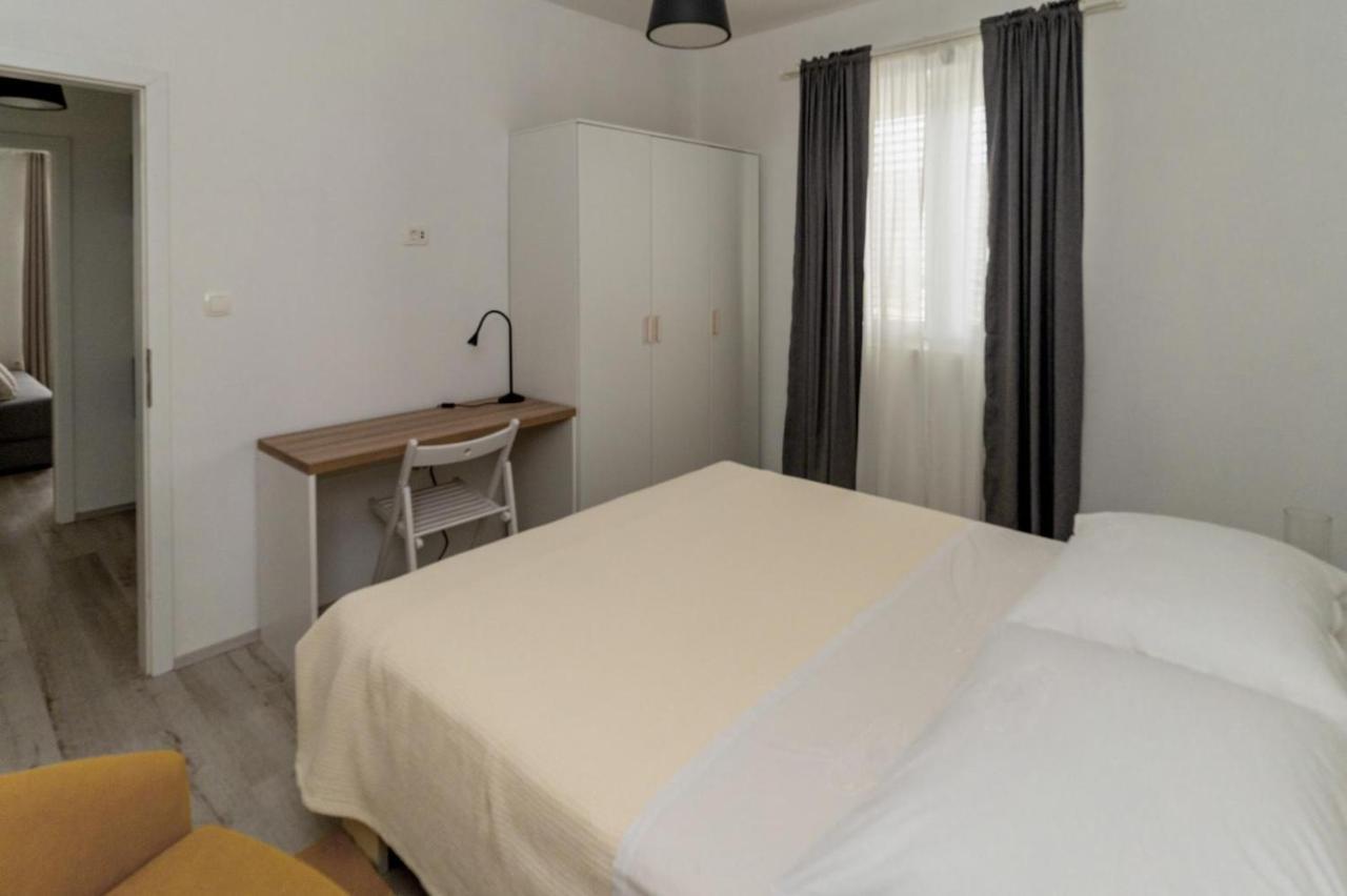 Apartments Happy Sukošan Exterior foto